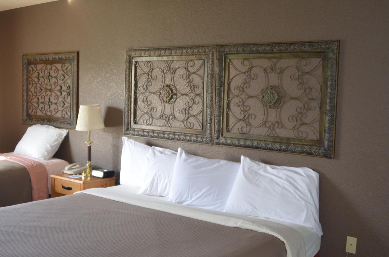 Boarders Inn And Suites By Cobblestone Hotels - Fayette Екстериор снимка