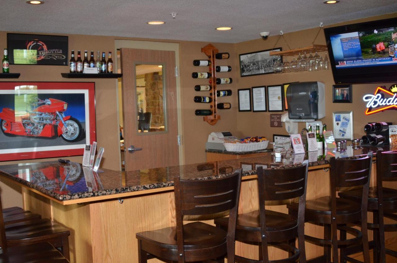 Boarders Inn And Suites By Cobblestone Hotels - Fayette Екстериор снимка