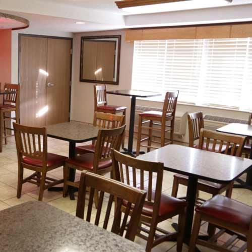 Boarders Inn And Suites By Cobblestone Hotels - Fayette Екстериор снимка